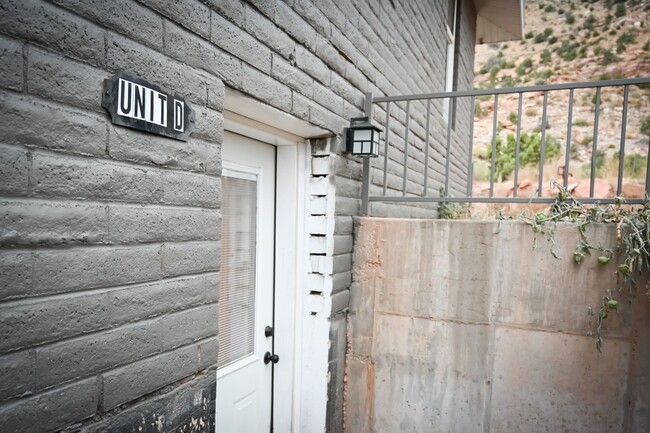 Building Photo - 780 N Lauritzen St Rental