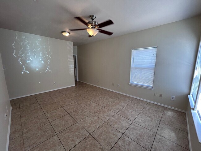 Photo - 1104 Canyon Edge Dr
