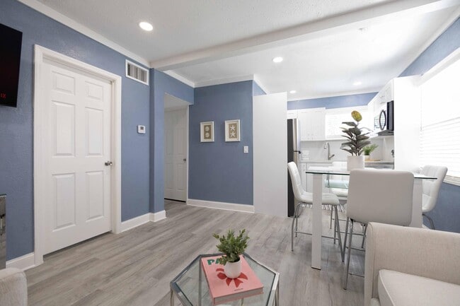420 Avenida Alegre Unit 4
