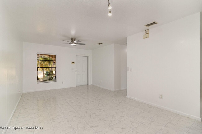 Photo - 1165 Luminary Cir