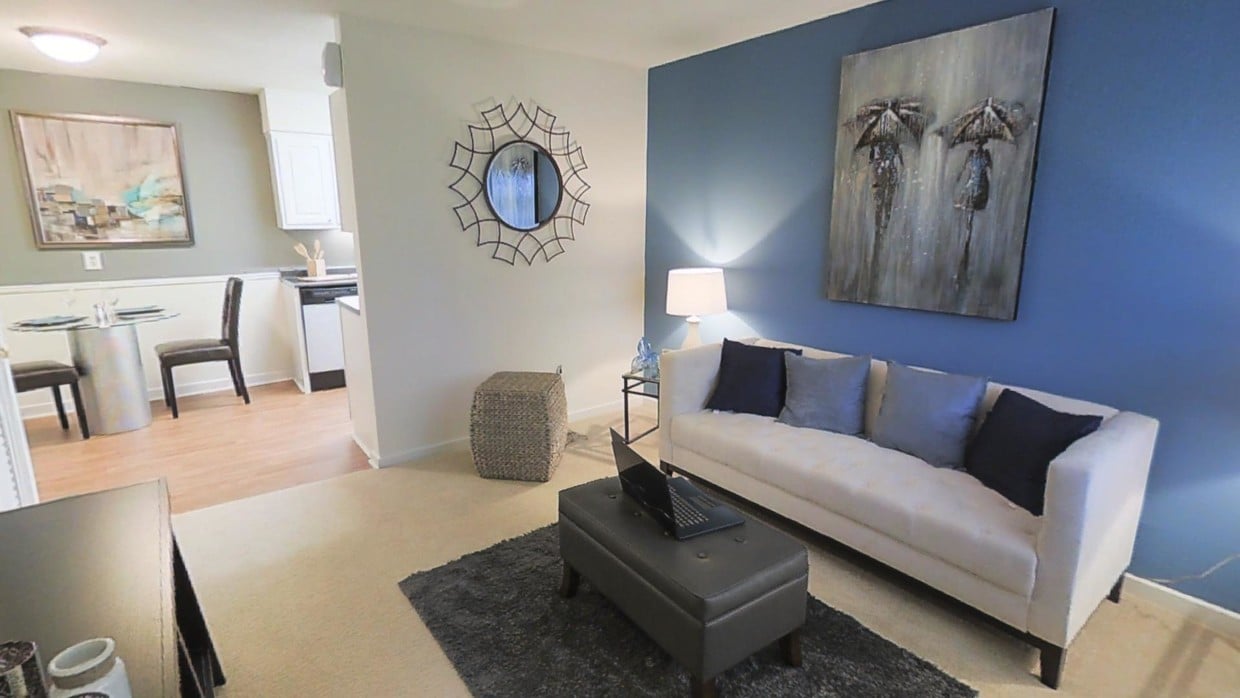 Photo - Royal Park - Students save up to 10%! Apartments