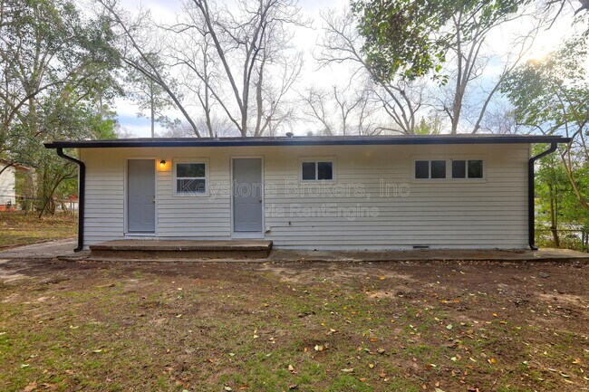 Photo - 2477 Thrasher Ave