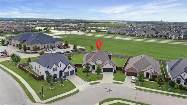 Photo - 890 Stanley St