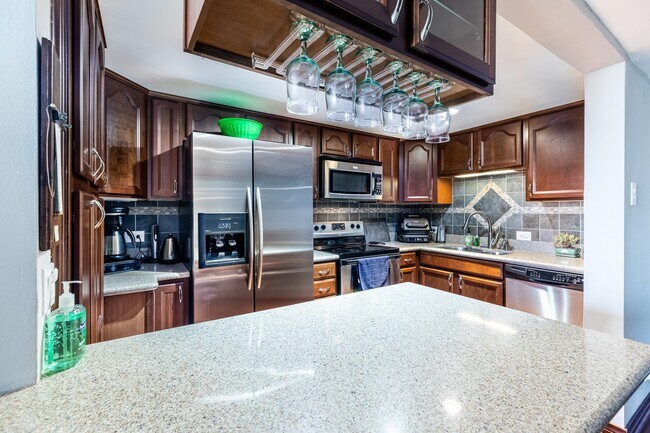 Photo - 2016 Main St