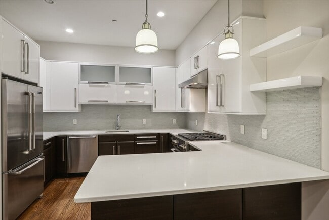 Building Photo - 1471 Beacon St Unit 2