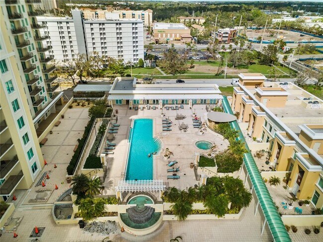 Photo - 800 N Tamiami Trl