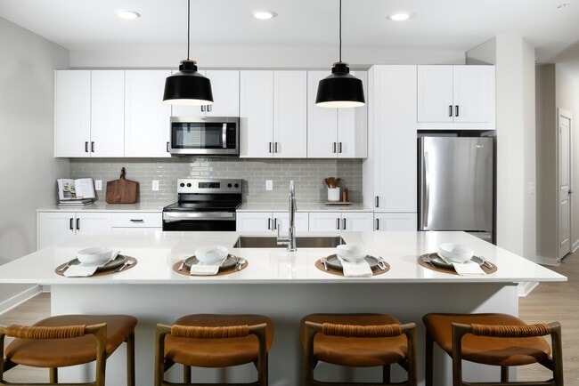 Building Photo - Avalon Lake Norman Rental