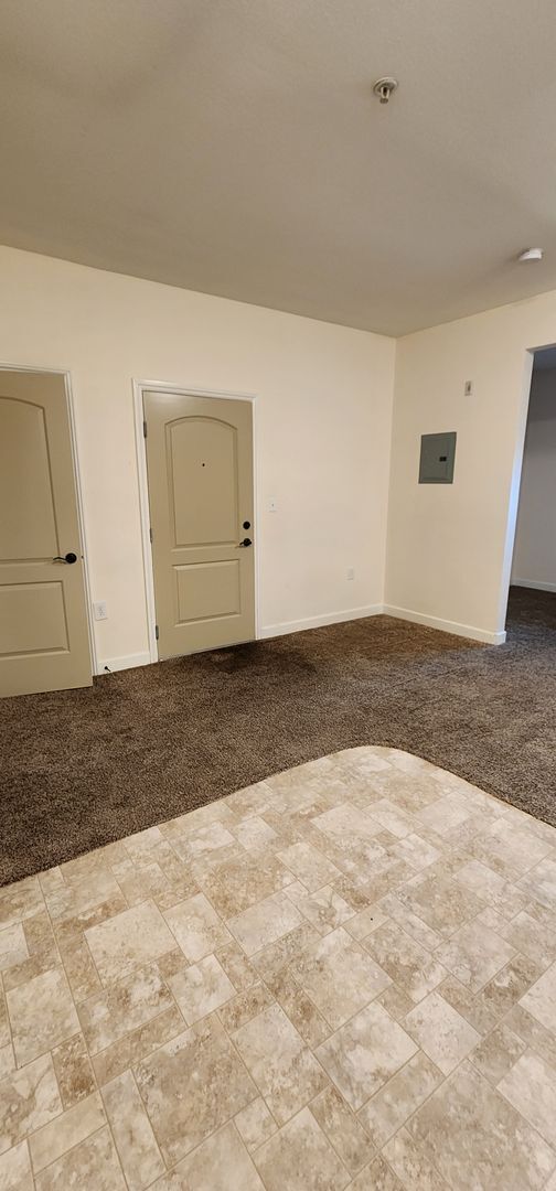 Photo - 115 E 3rd St Unidad Studio Apartment