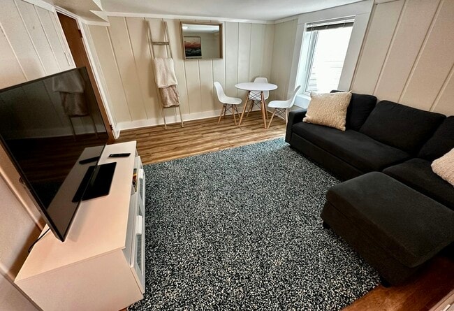 Building Photo - 802 W Pershing Blvd Rental
