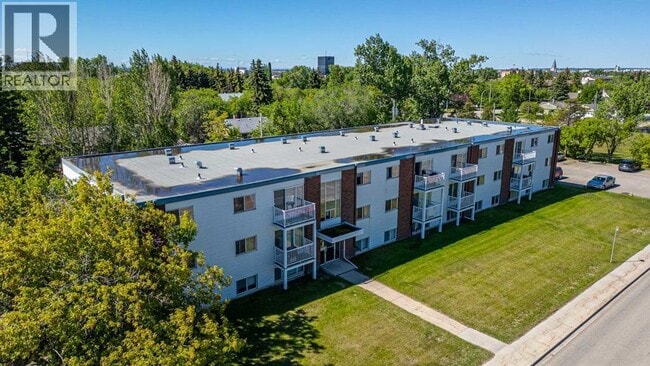 Photo - 9807-9108 108 Ave