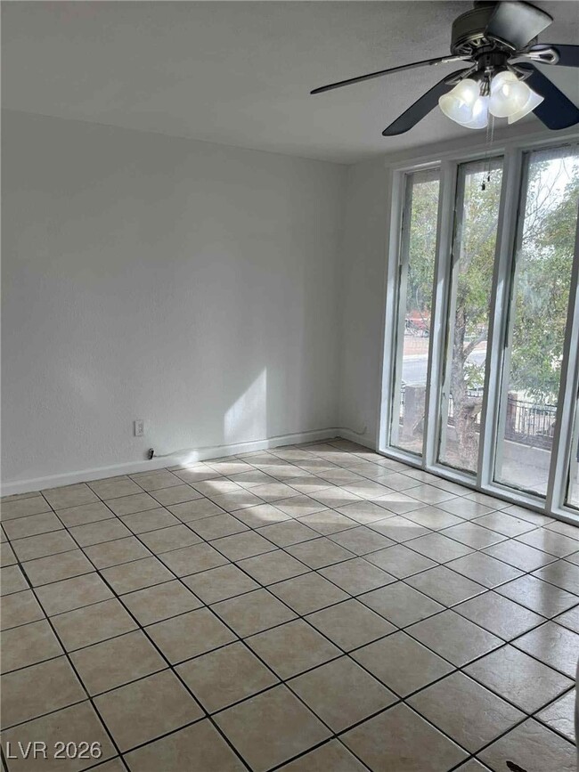 Photo - 3371 Brussels St Unit 4