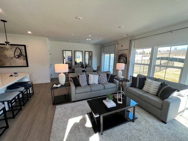 Photo - 180 Climbing Ivy Cir