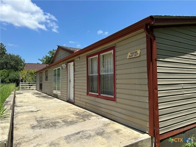 Building Photo - 1125 Burges St Rental
