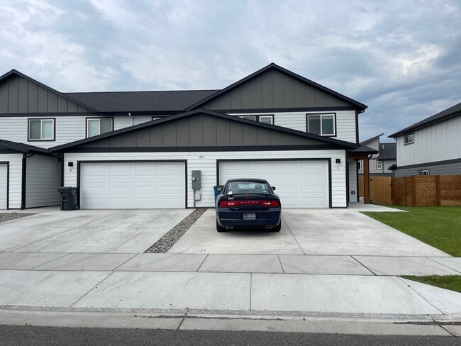 Photo - 701 Halfpipe St Townhome