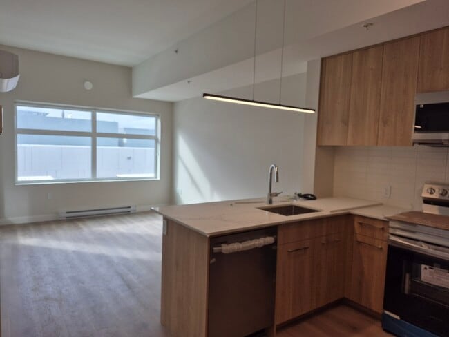 Building Photo - 416 Royal Ave Unit 304