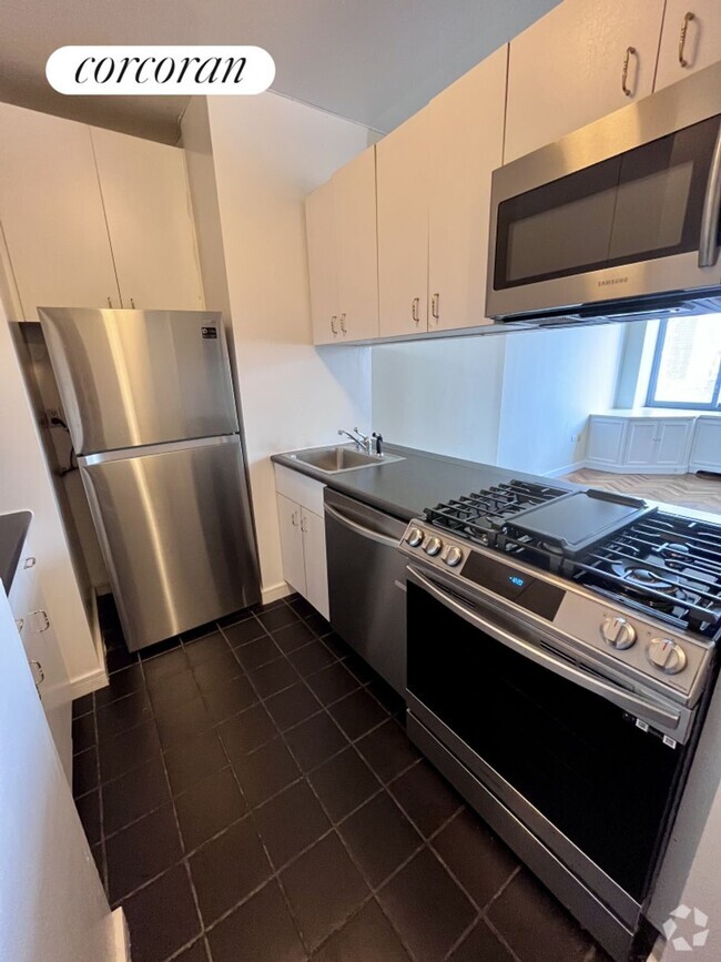 Building Photo - 356 E 88th St Rental