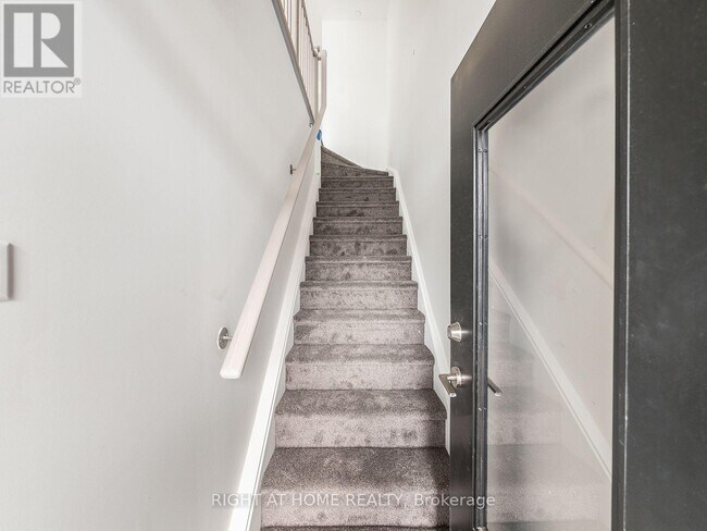 Photo - 260 Finch Ave E