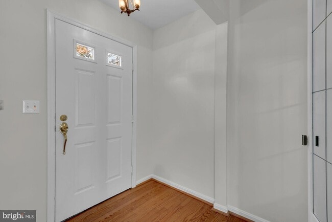 Photo - 6 Janwall Ct
