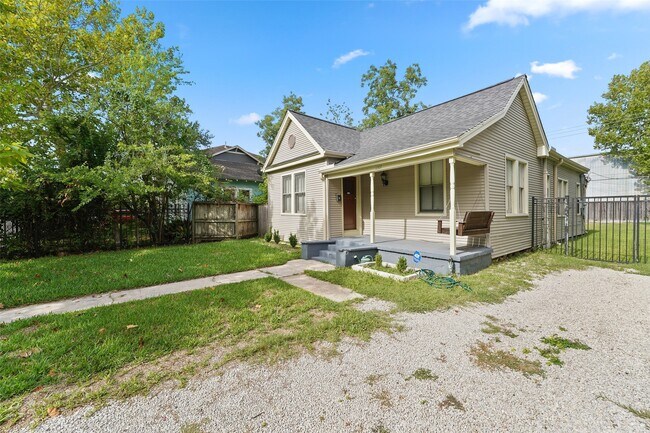 Photo - 1317 Ashland St Casa