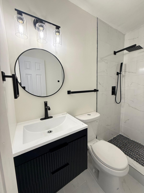 Photo - 320 University Blvd E