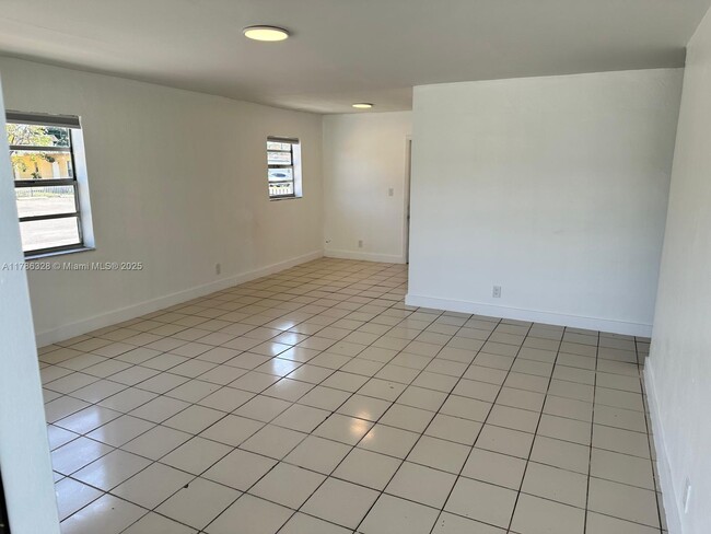Building Photo - 6029 Polk St Unit 1 Rental