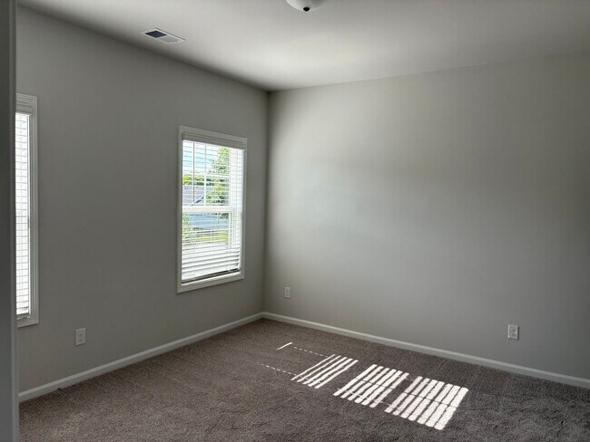 Photo - 128 Lauren St