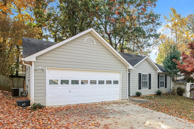 Photo - 1394 Luther Way