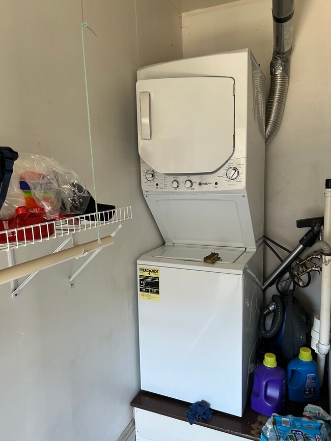 Lavadora y secadora en el apartamento.