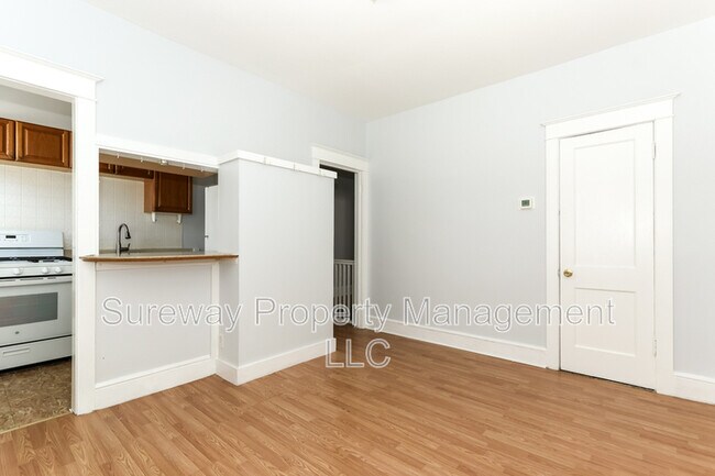 Photo - 139 E Plumstead Ave Unit B