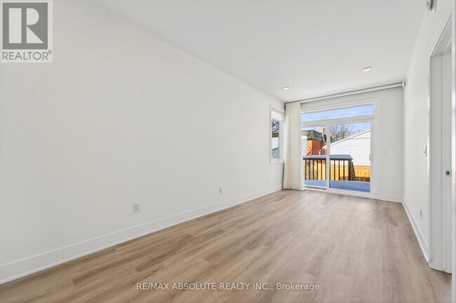 Photo - 181 Columbus Ave Unité B