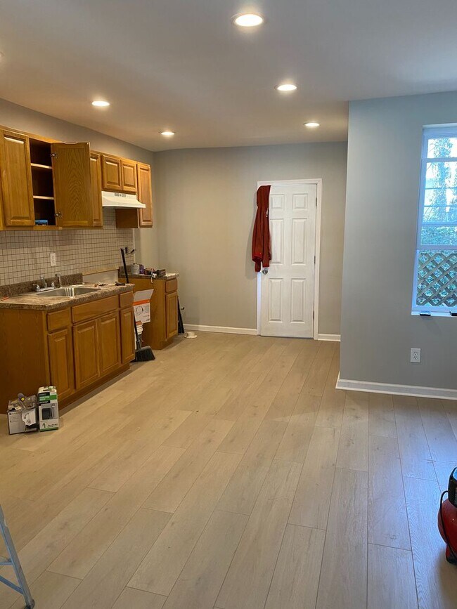 Building Photo - Large 3 bedroom in Germantown Rental