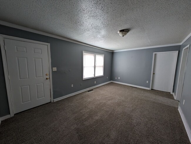 6118 Everett Ave