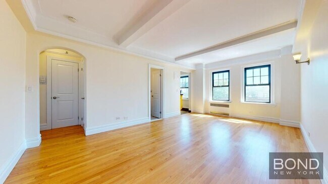 Building Photo - 95 Christopher St Unit 8H Rental