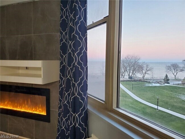 Photo - 11820 Edgewater Dr Unit 417