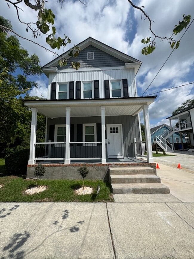 Building Photo - Downtown Duplex Rental