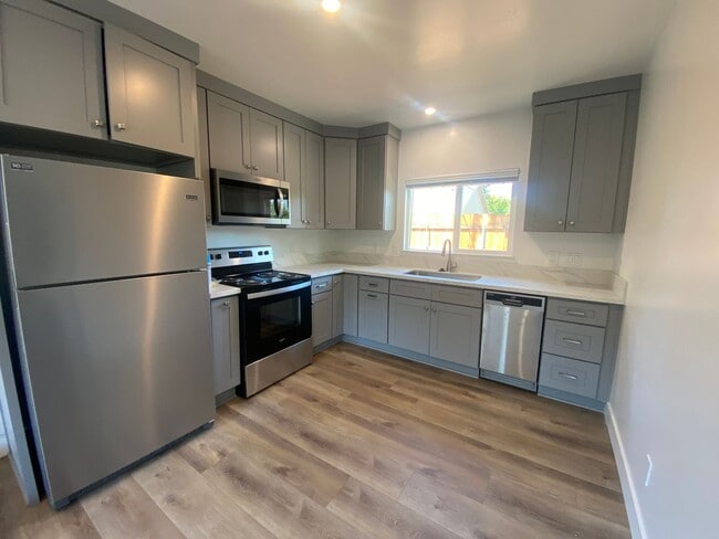 Building Photo - 246 16th St Rental