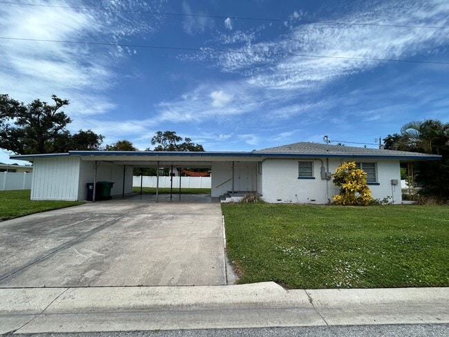 Photo - 1901 6th St W