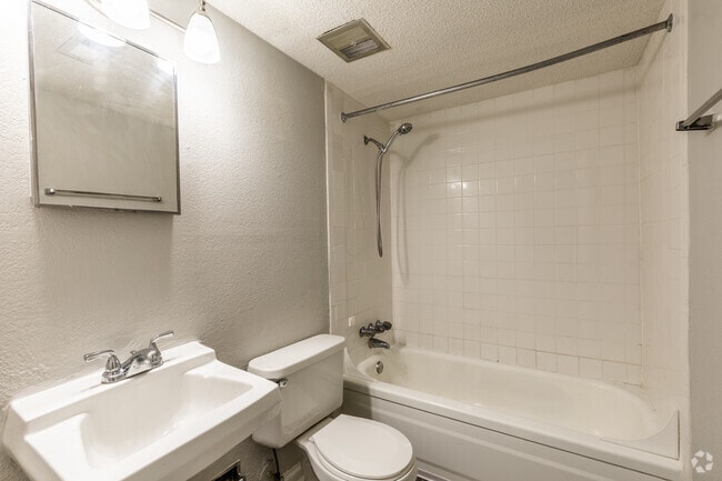 1BR, 1BA - 50 m2 - Baño - Park Place Apartments