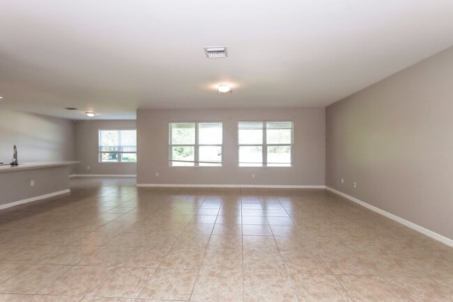 2564 Surfside Blvd