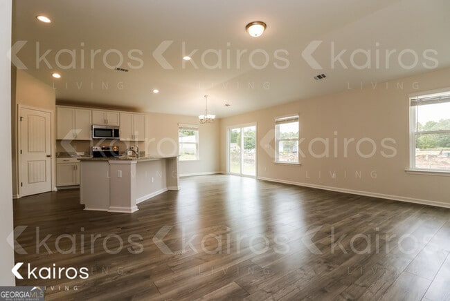 Photo - 17 Red Oak Dr.