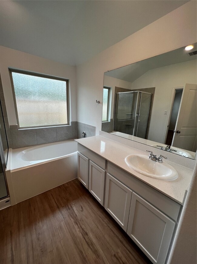 Building Photo - 2010 Ballesteros St