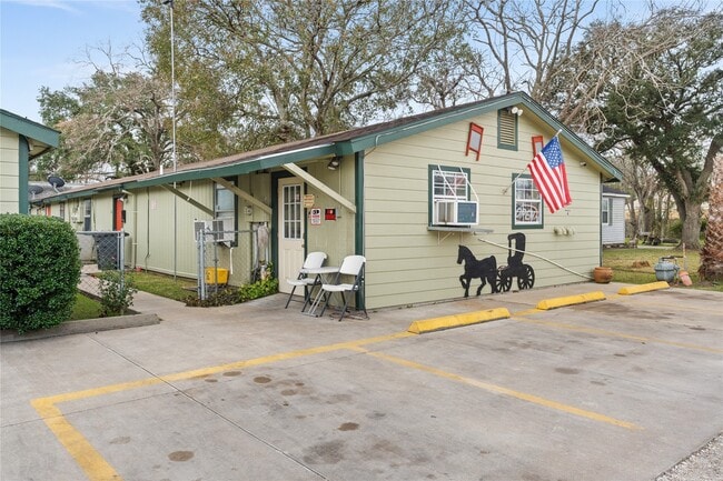 Building Photo - 2200 Peach Ave Rental
