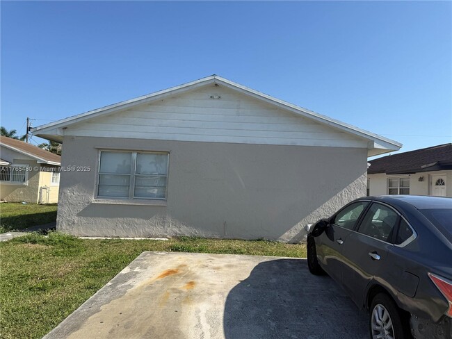 Photo - 772 NW 5th St House
