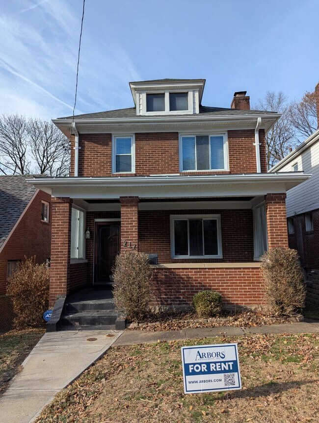 Building Photo - 4 Bedroom, 2 Bathroom Single Family Home (Mt. Washington)