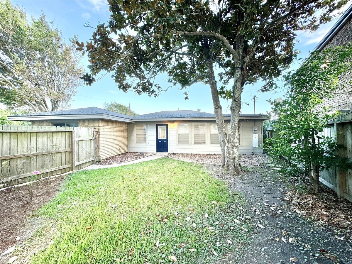 Photo - 102 Mechanic St