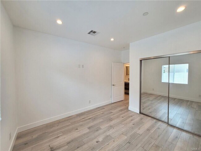 Photo - 5726 Cartwright Ave