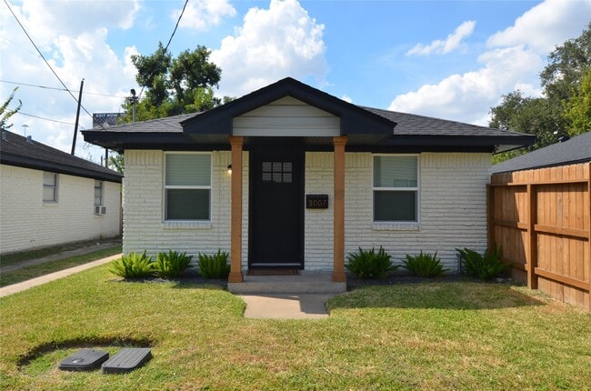 Building Photo - 3007 Columbia St