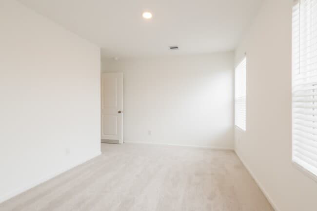 Photo - 303 Bush Mdw Ln