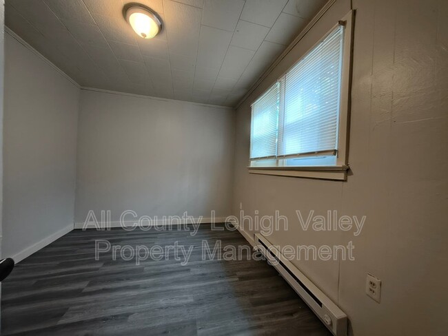 Photo - 114 S 8th St