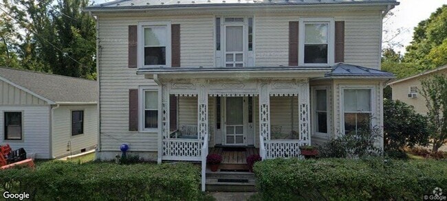 Building Photo - 3 Bedroom Furnished Home